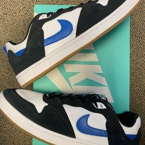 Nike SB Alleyoop - Black and White Sneakers with Blue Swoosh